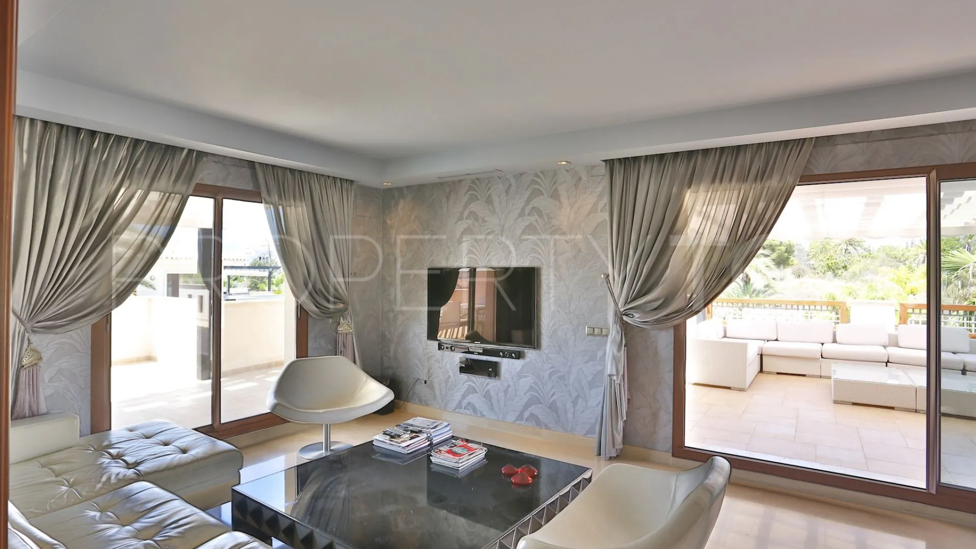 Nueva Andalucia 2 bedrooms penthouse for sale