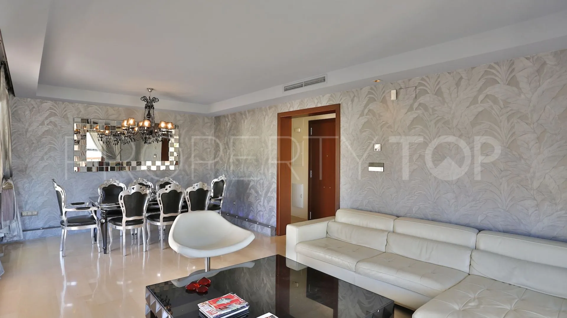 Nueva Andalucia 2 bedrooms penthouse for sale