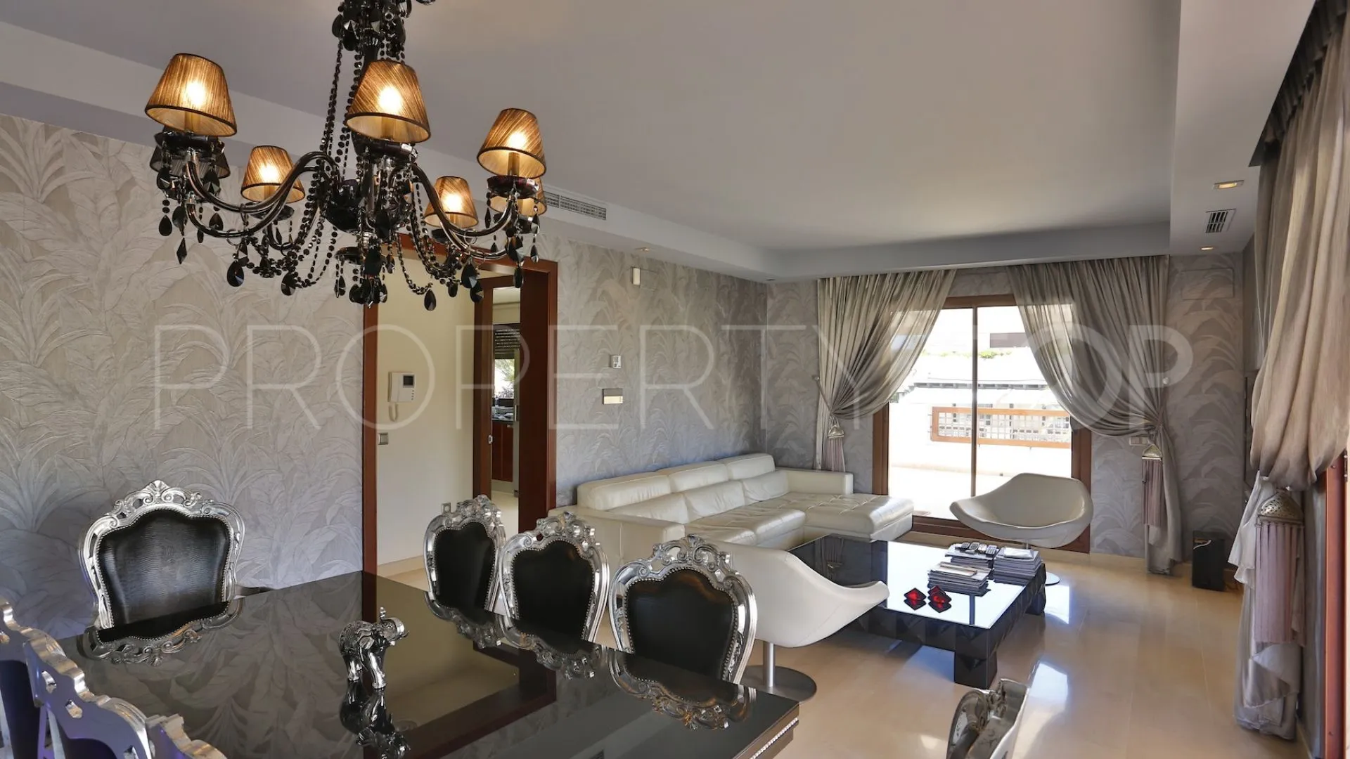 Nueva Andalucia 2 bedrooms penthouse for sale