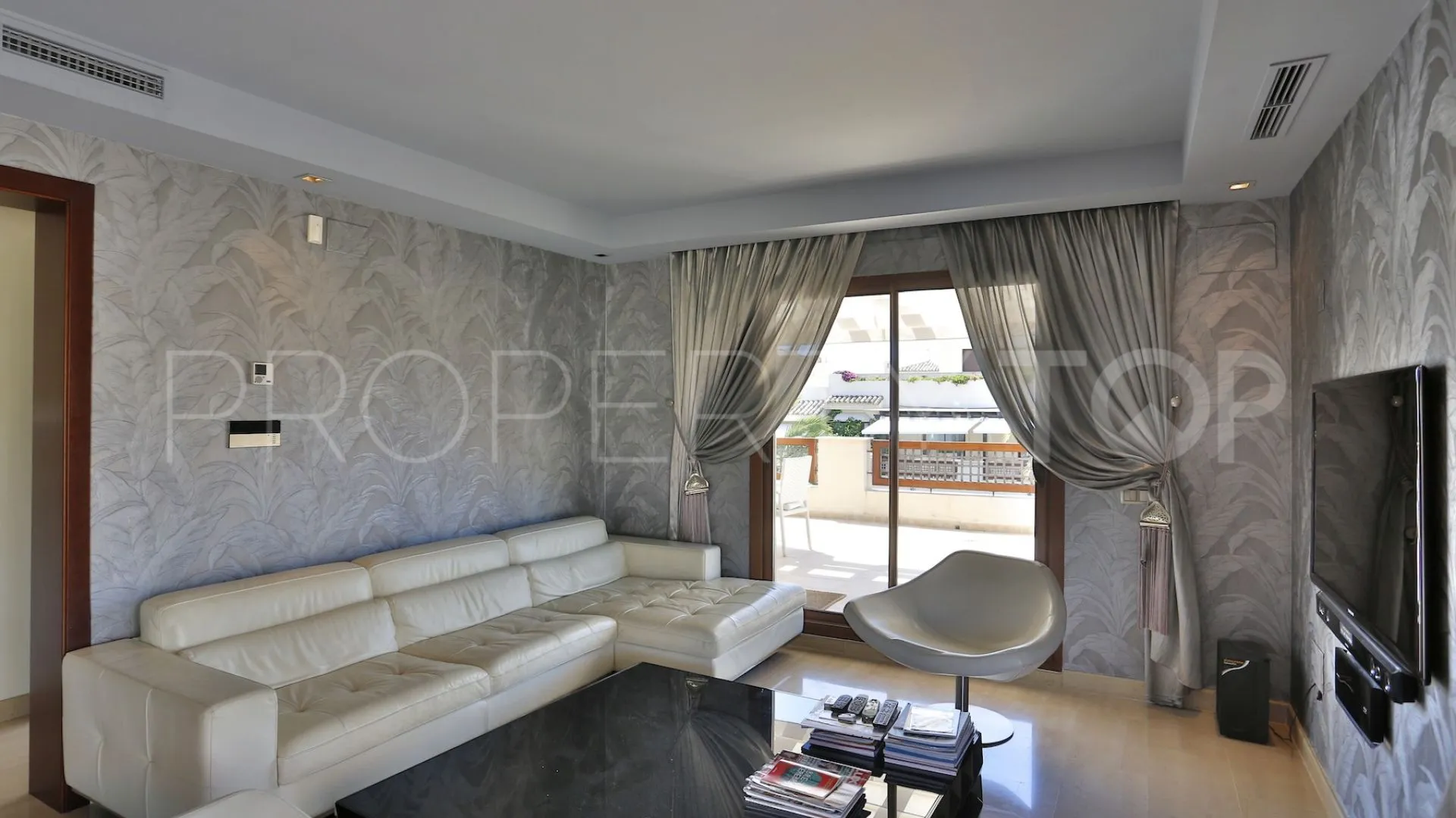 Nueva Andalucia 2 bedrooms penthouse for sale
