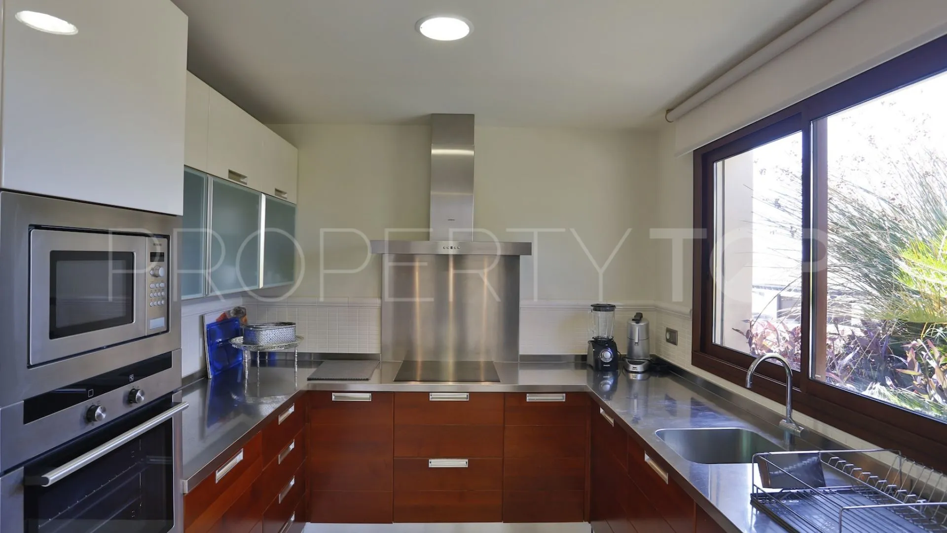 Nueva Andalucia 2 bedrooms penthouse for sale