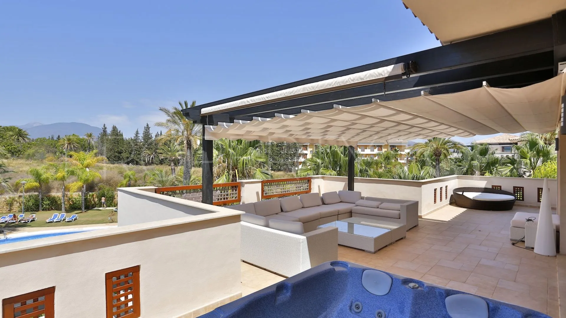 Nueva Andalucia 2 bedrooms penthouse for sale