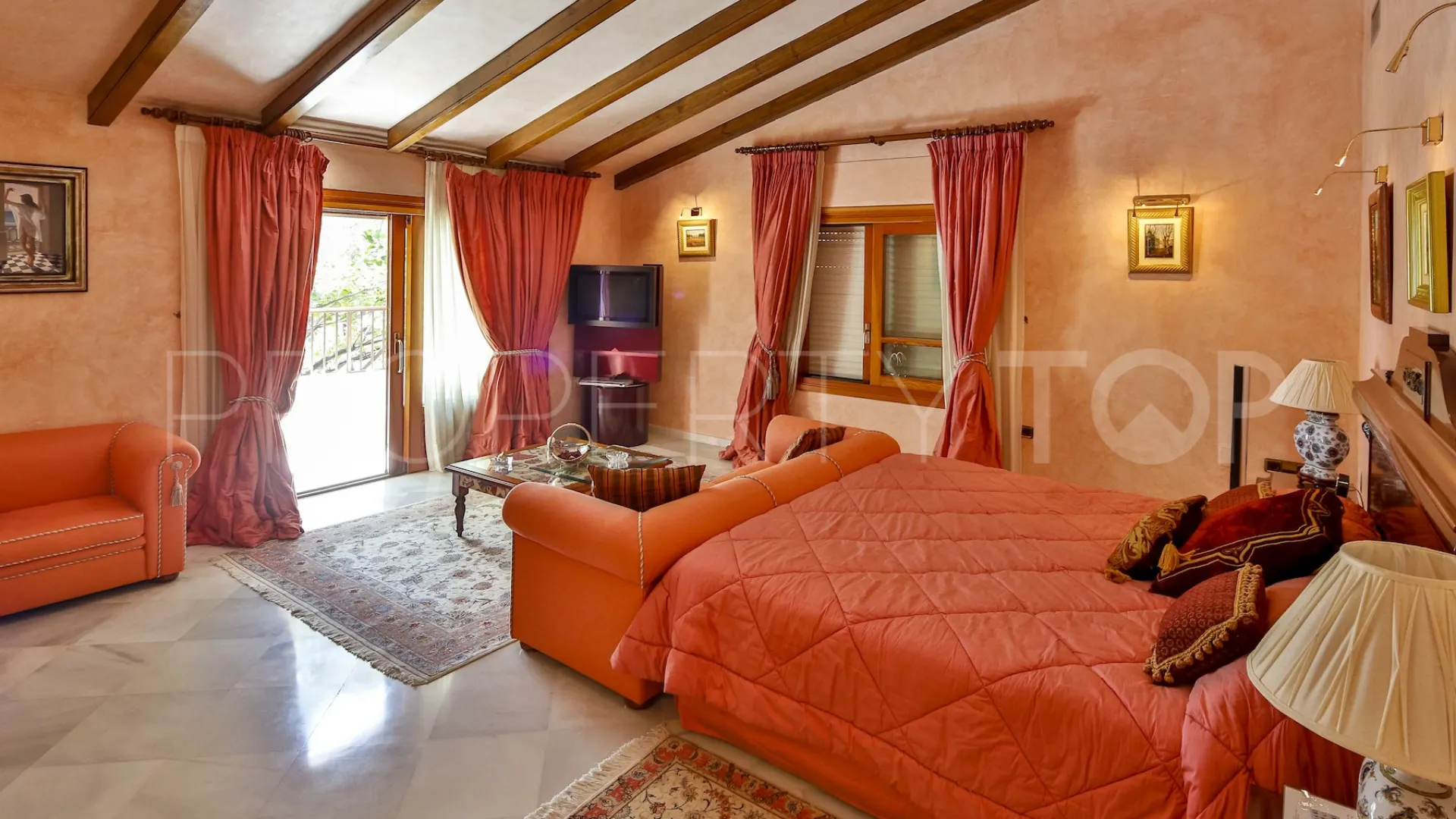 Cabopino villa for sale