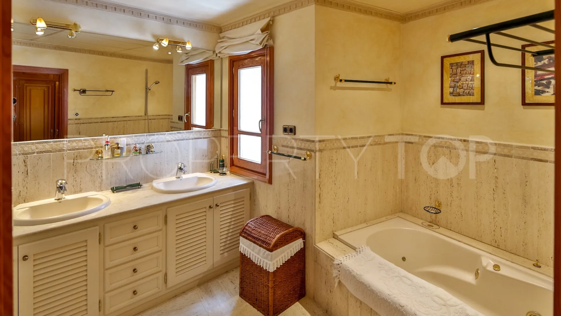 Cabopino villa for sale