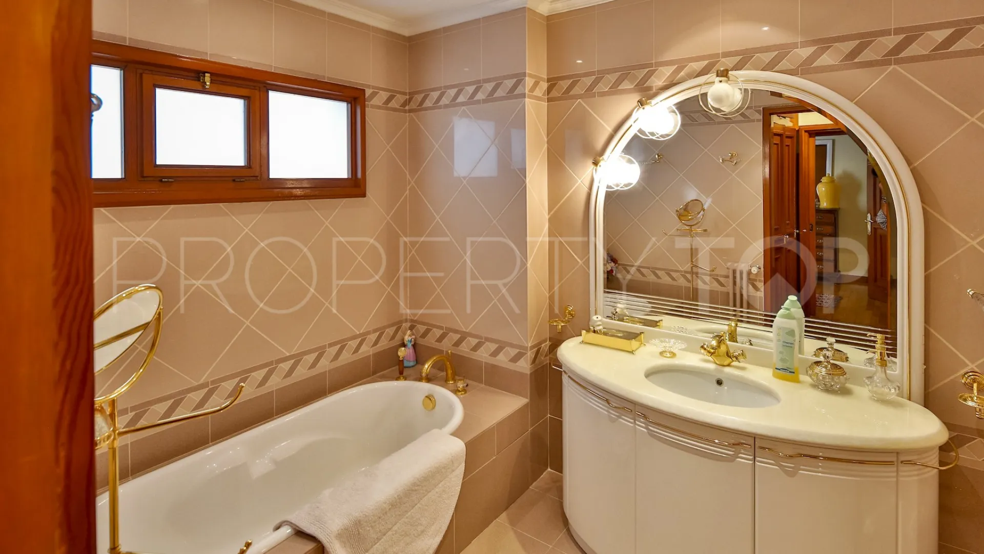 Cabopino villa for sale