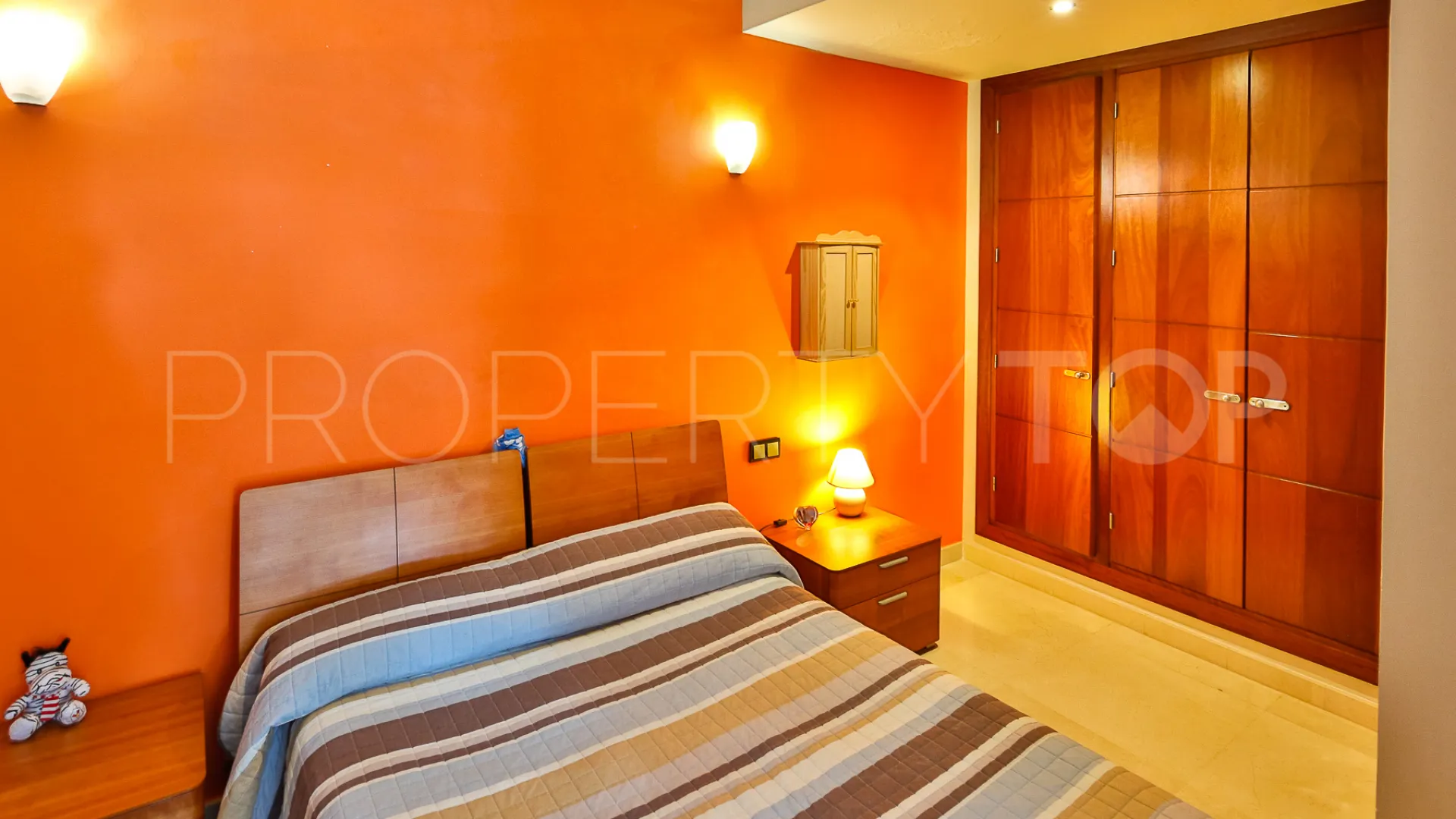 Buy 3 bedrooms restaurant in La Campana