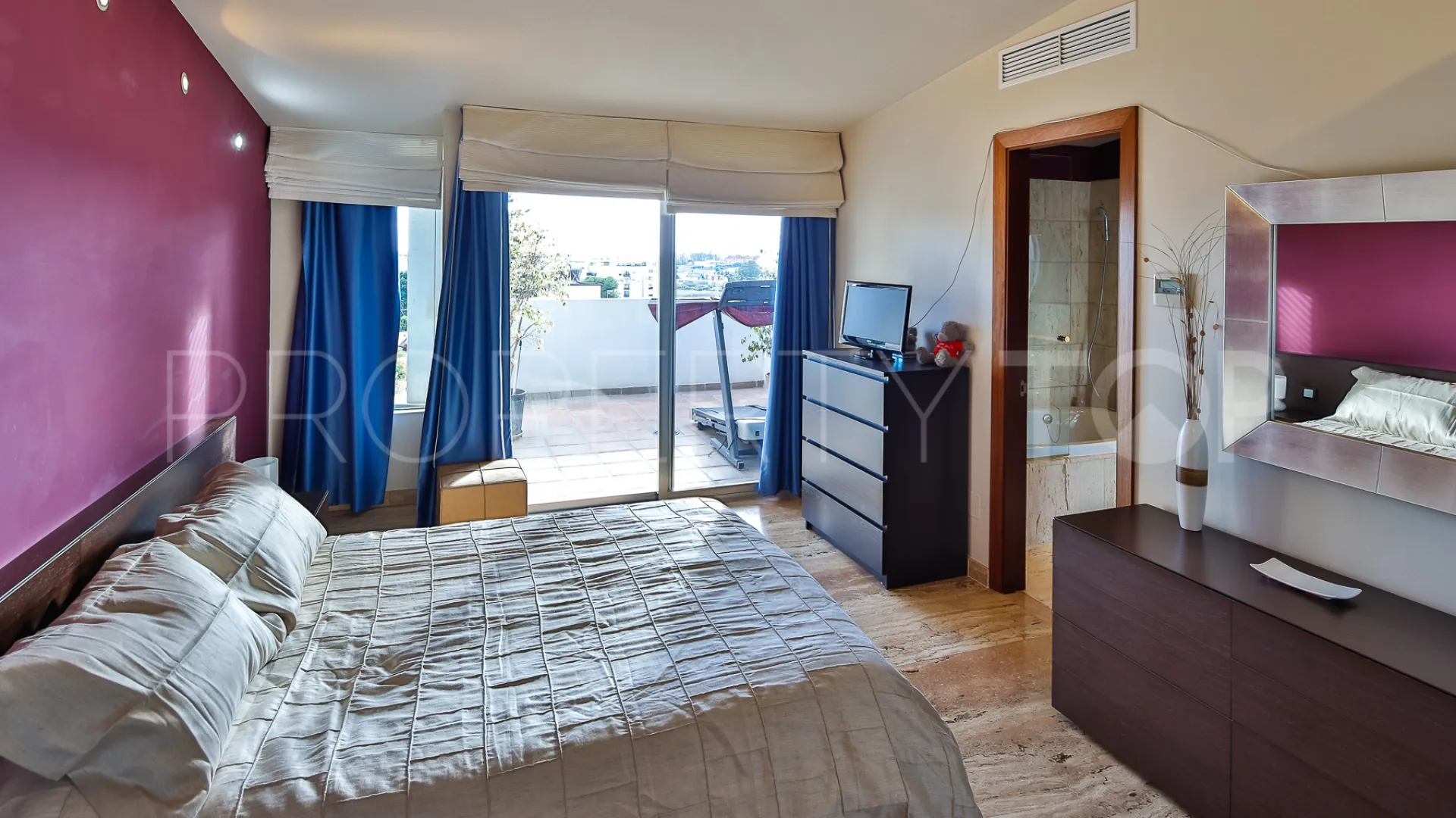 Buy 3 bedrooms restaurant in La Campana