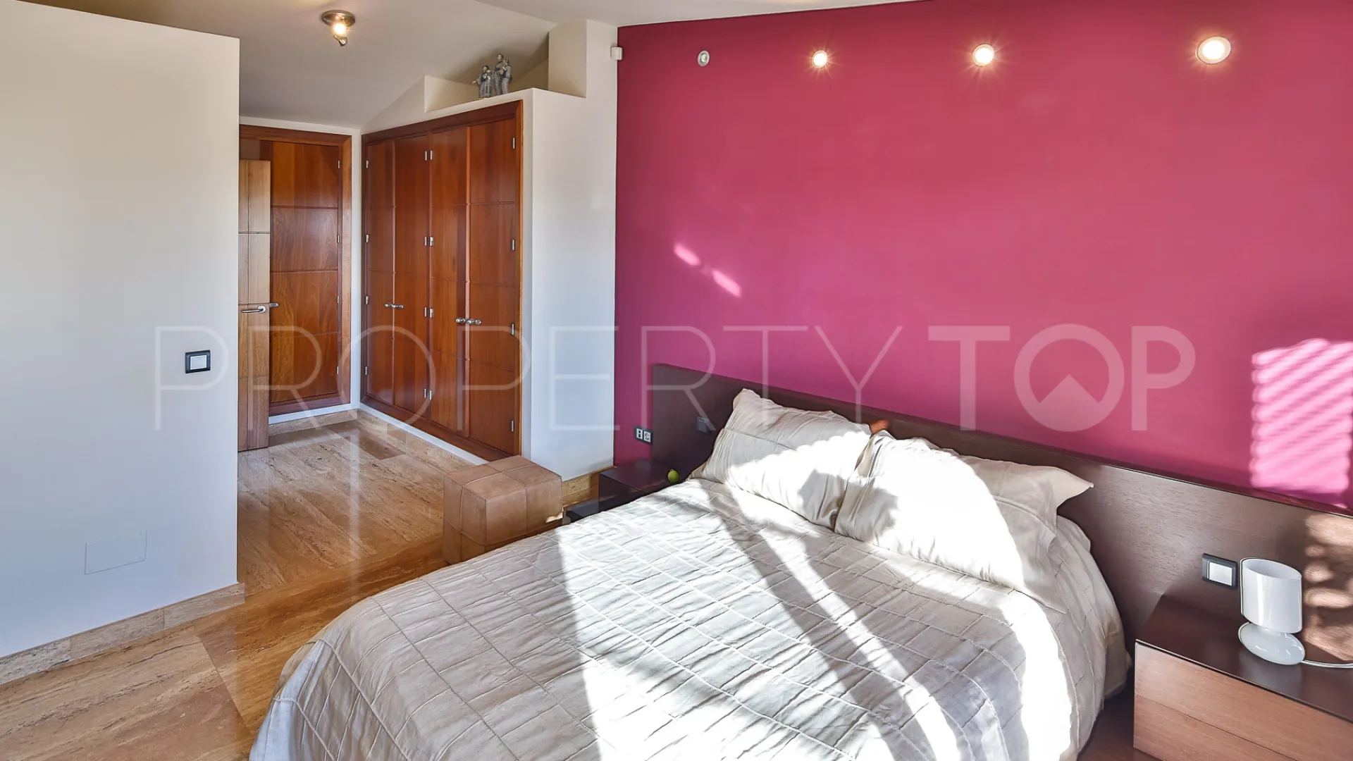 Buy 3 bedrooms restaurant in La Campana