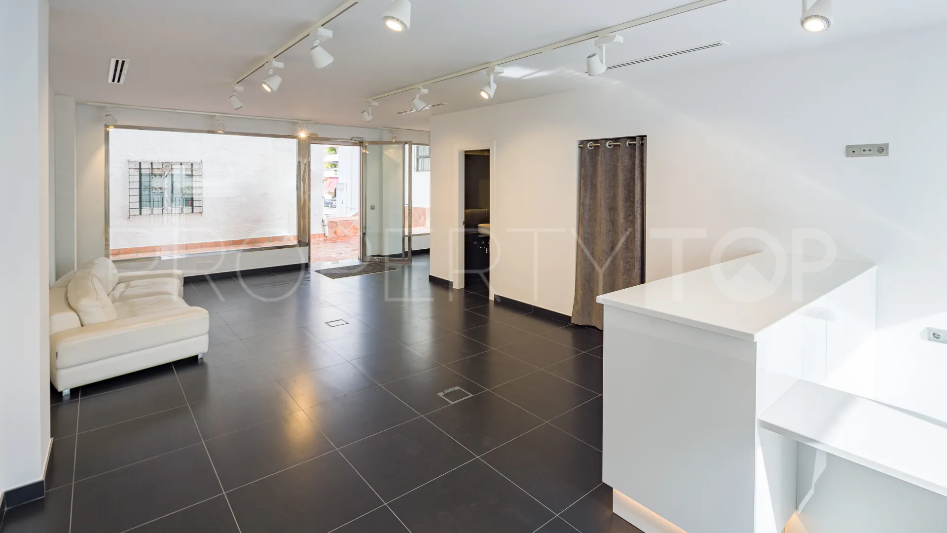 For sale commercial premises in Marbella - Puerto Banus