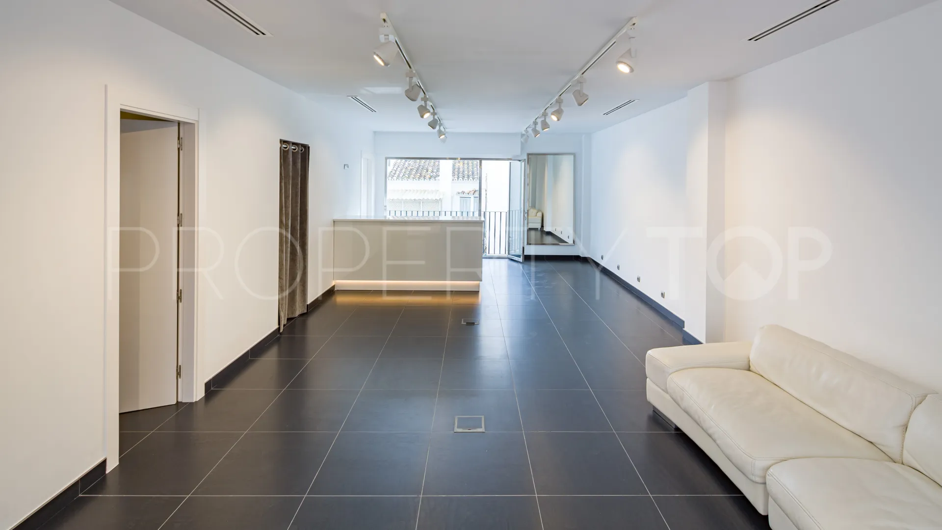 For sale commercial premises in Marbella - Puerto Banus