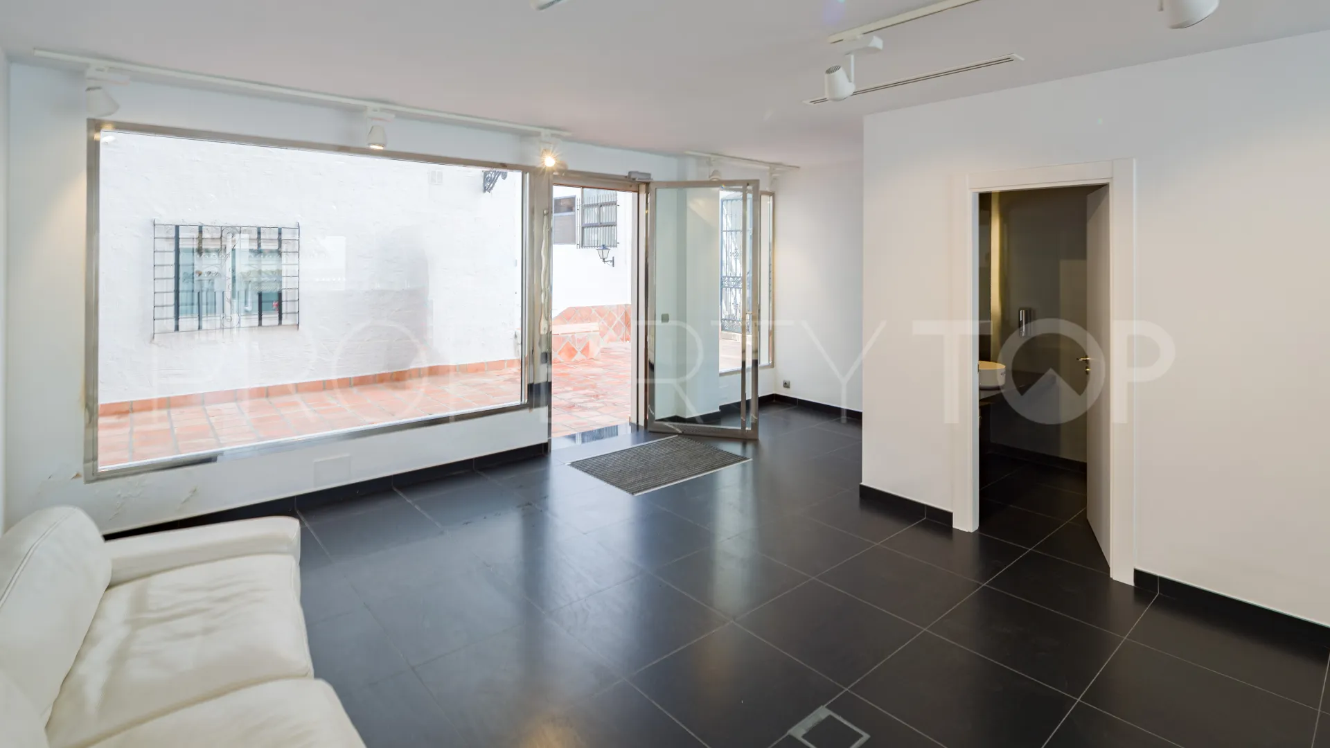 For sale commercial premises in Marbella - Puerto Banus
