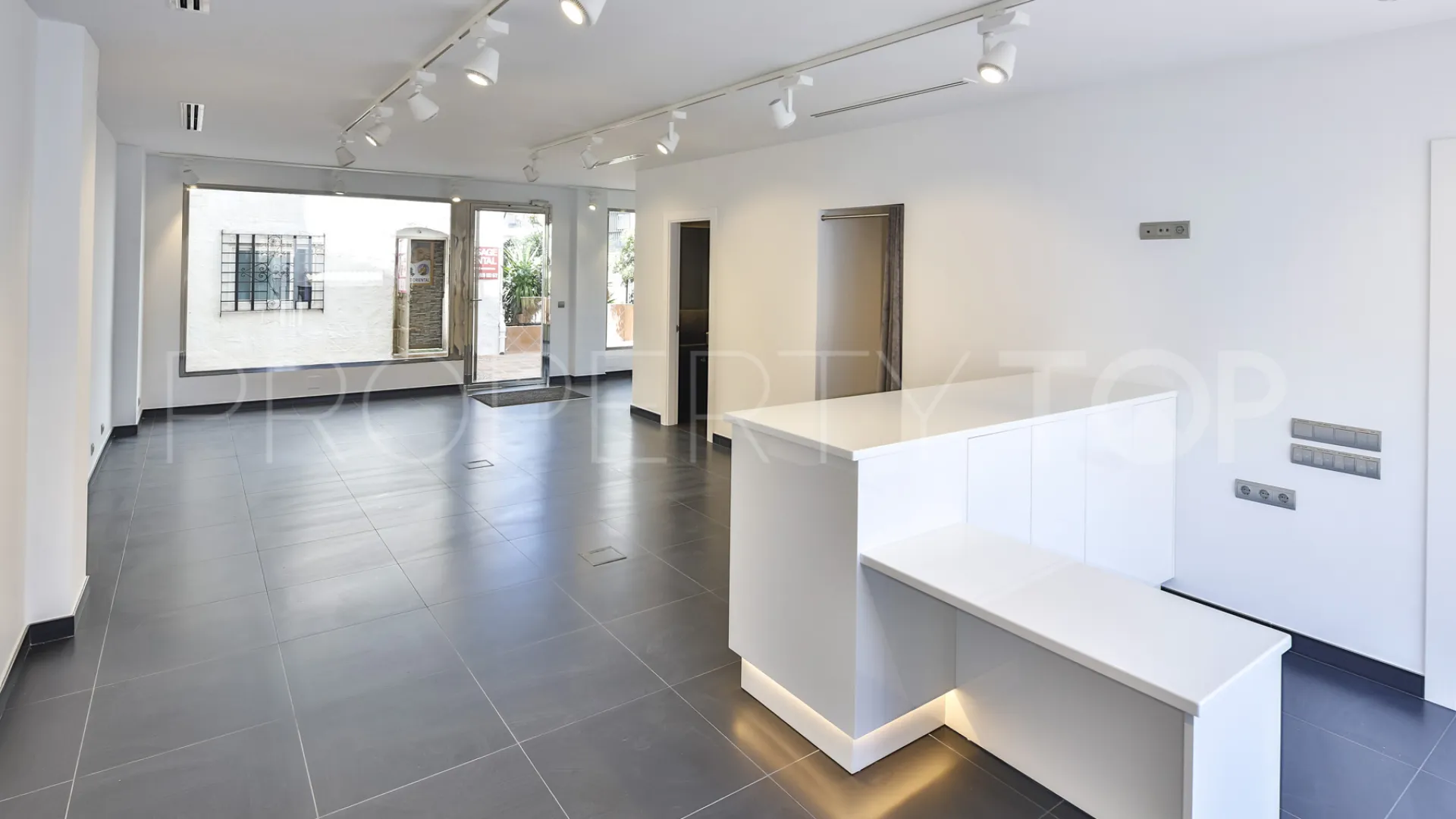 For sale commercial premises in Marbella - Puerto Banus