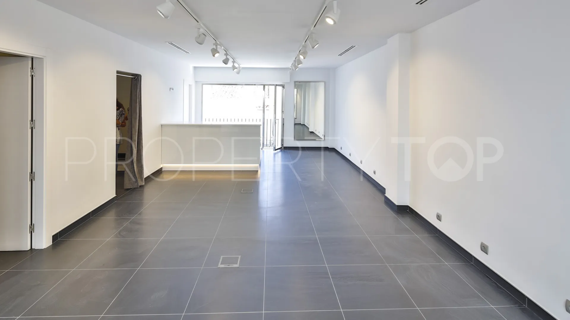 For sale commercial premises in Marbella - Puerto Banus
