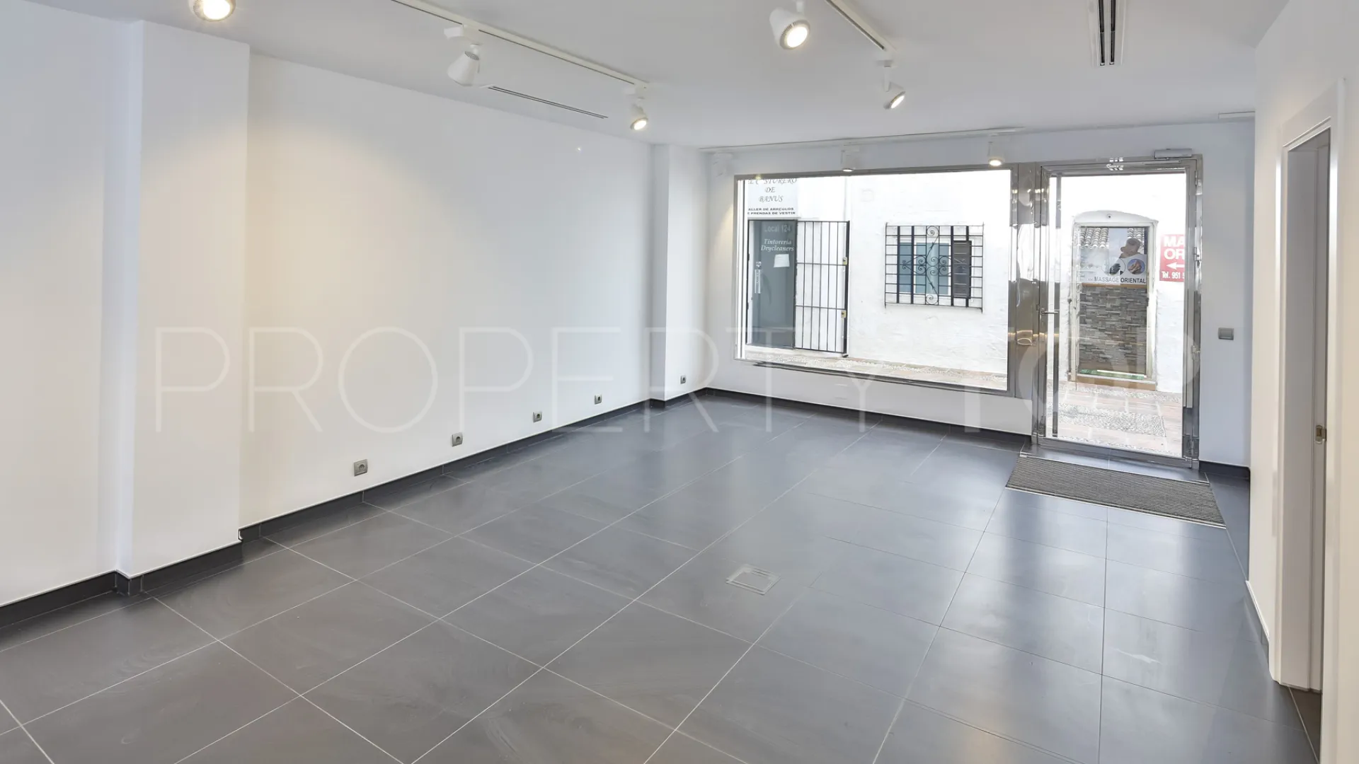 For sale commercial premises in Marbella - Puerto Banus