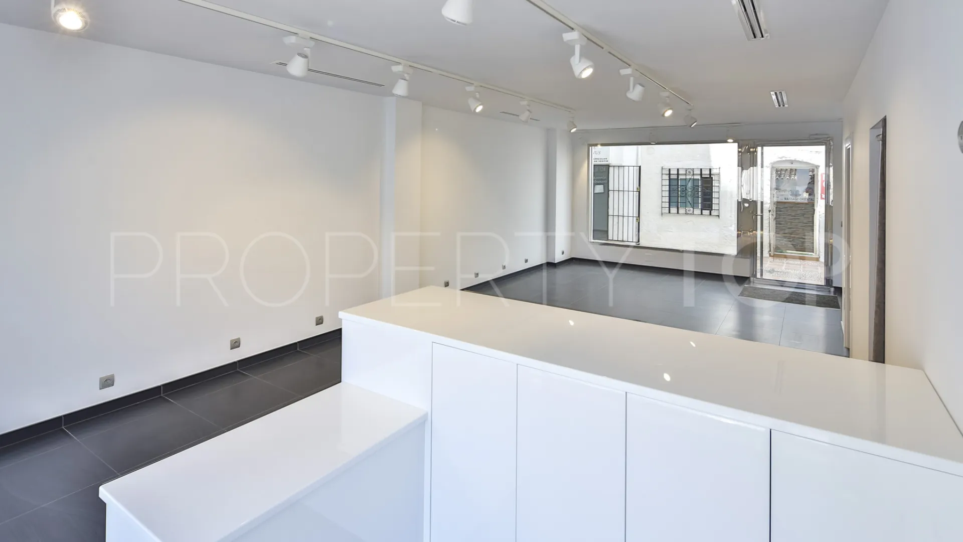 For sale commercial premises in Marbella - Puerto Banus
