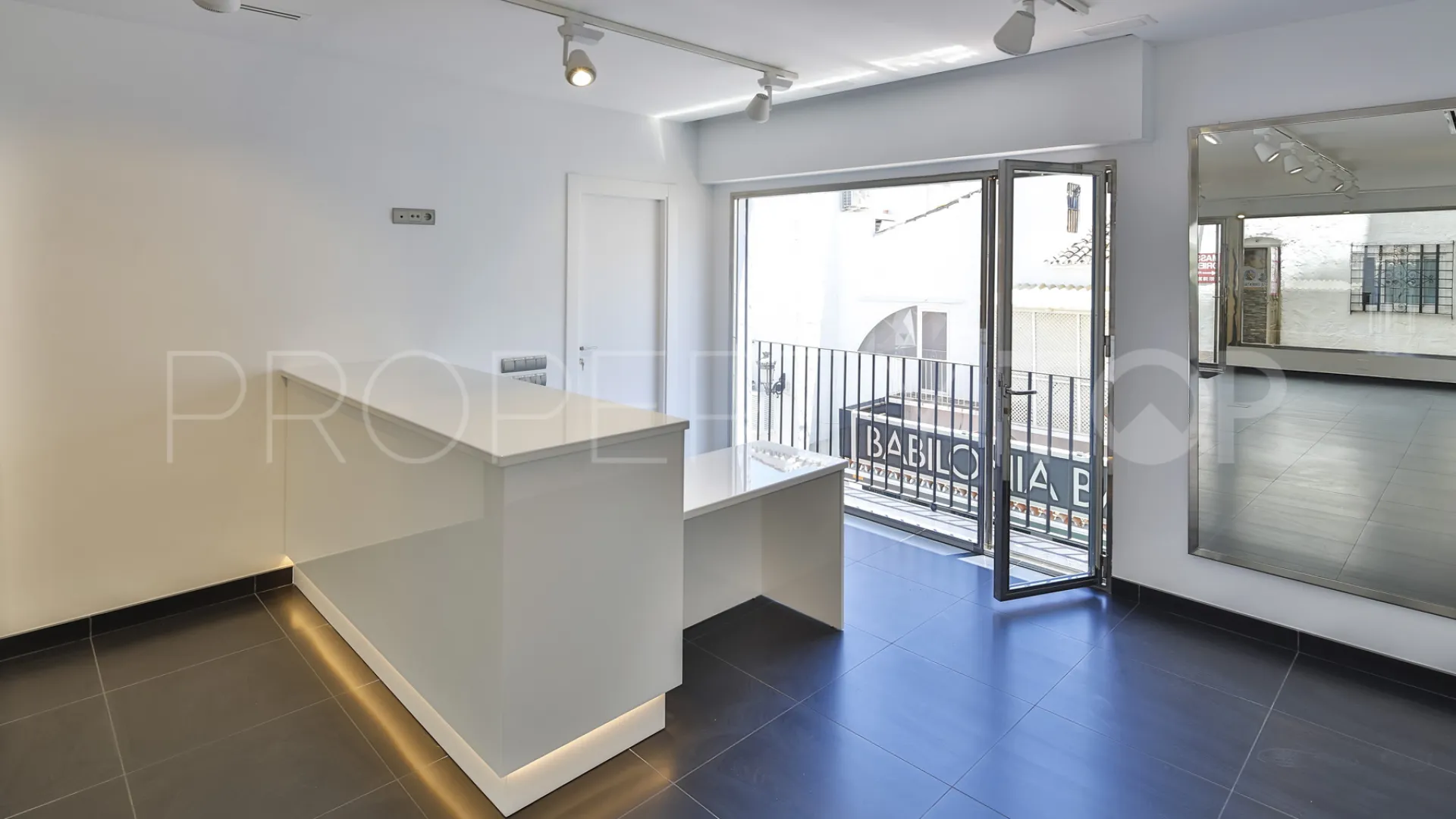 For sale commercial premises in Marbella - Puerto Banus