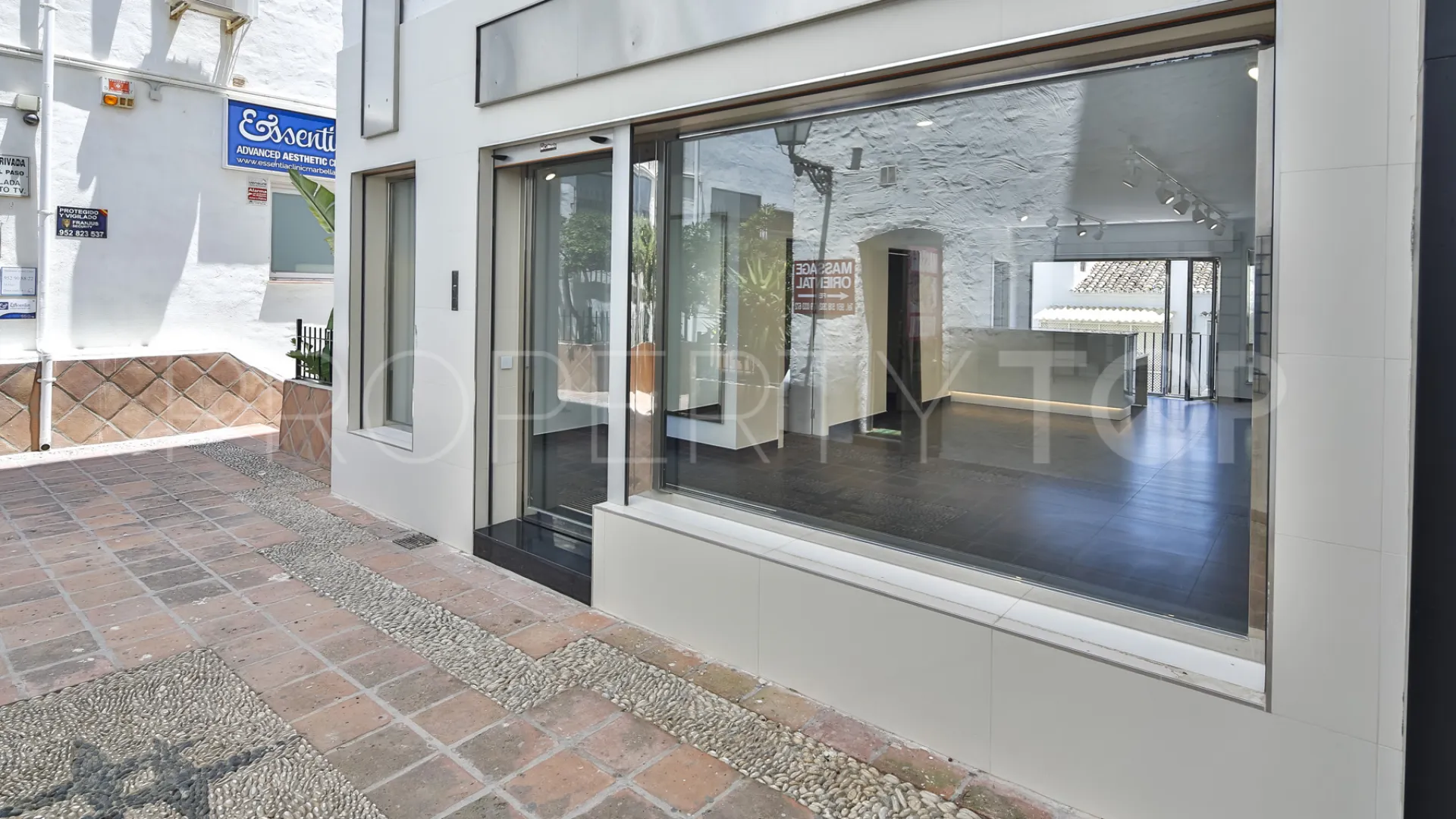 For sale commercial premises in Marbella - Puerto Banus