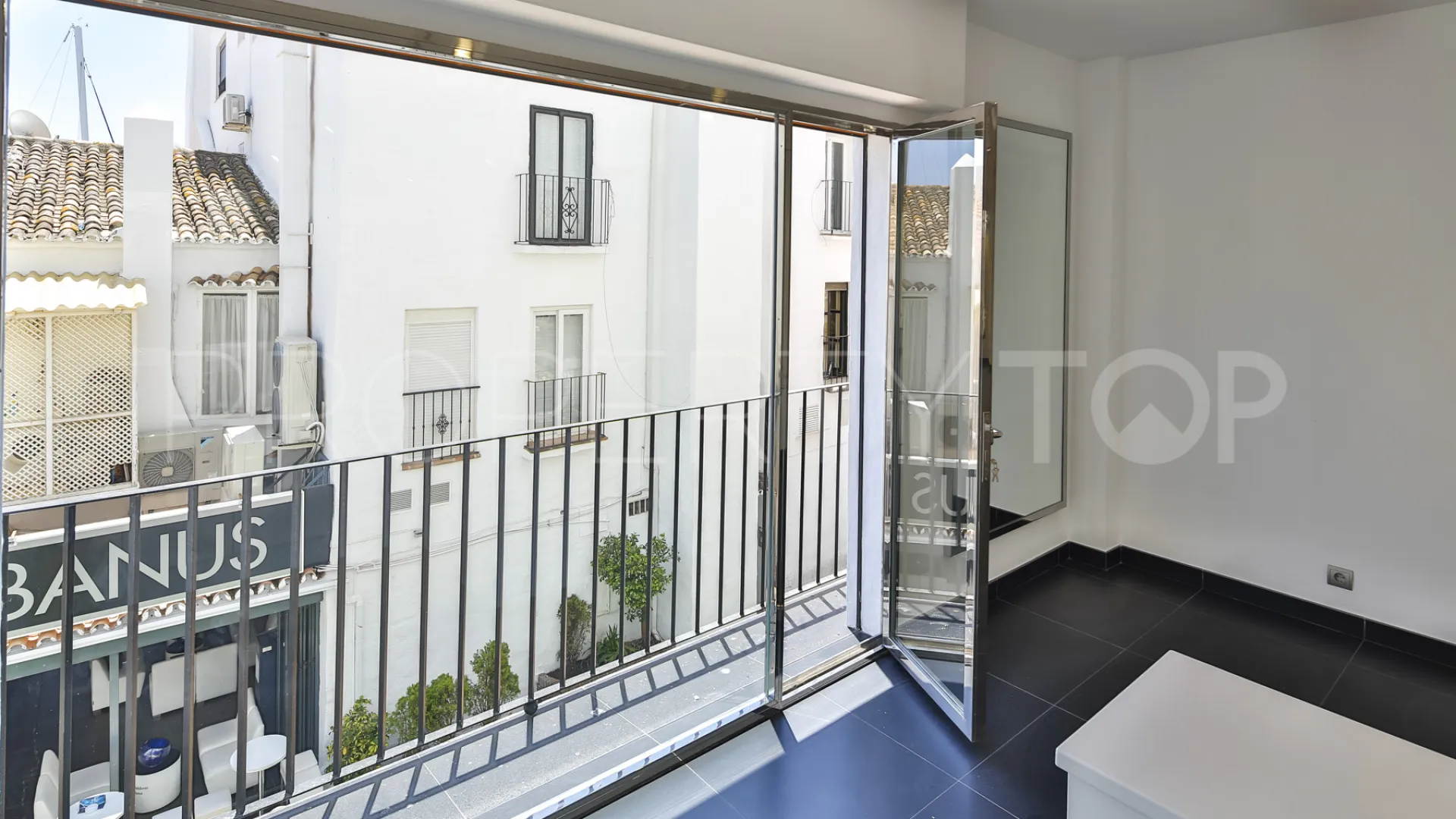 For sale commercial premises in Marbella - Puerto Banus