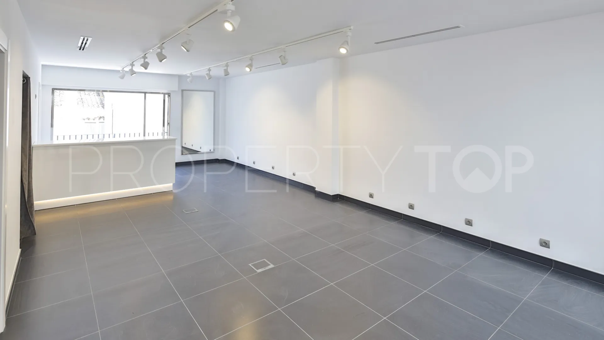 For sale commercial premises in Marbella - Puerto Banus