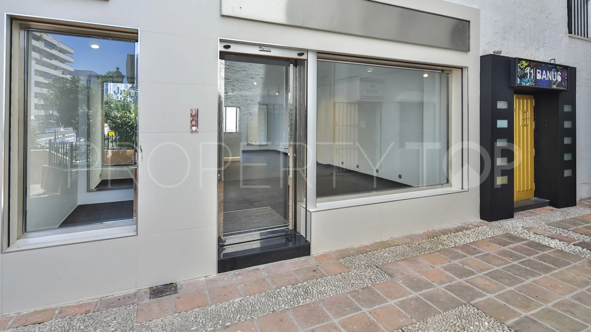 For sale commercial premises in Marbella - Puerto Banus