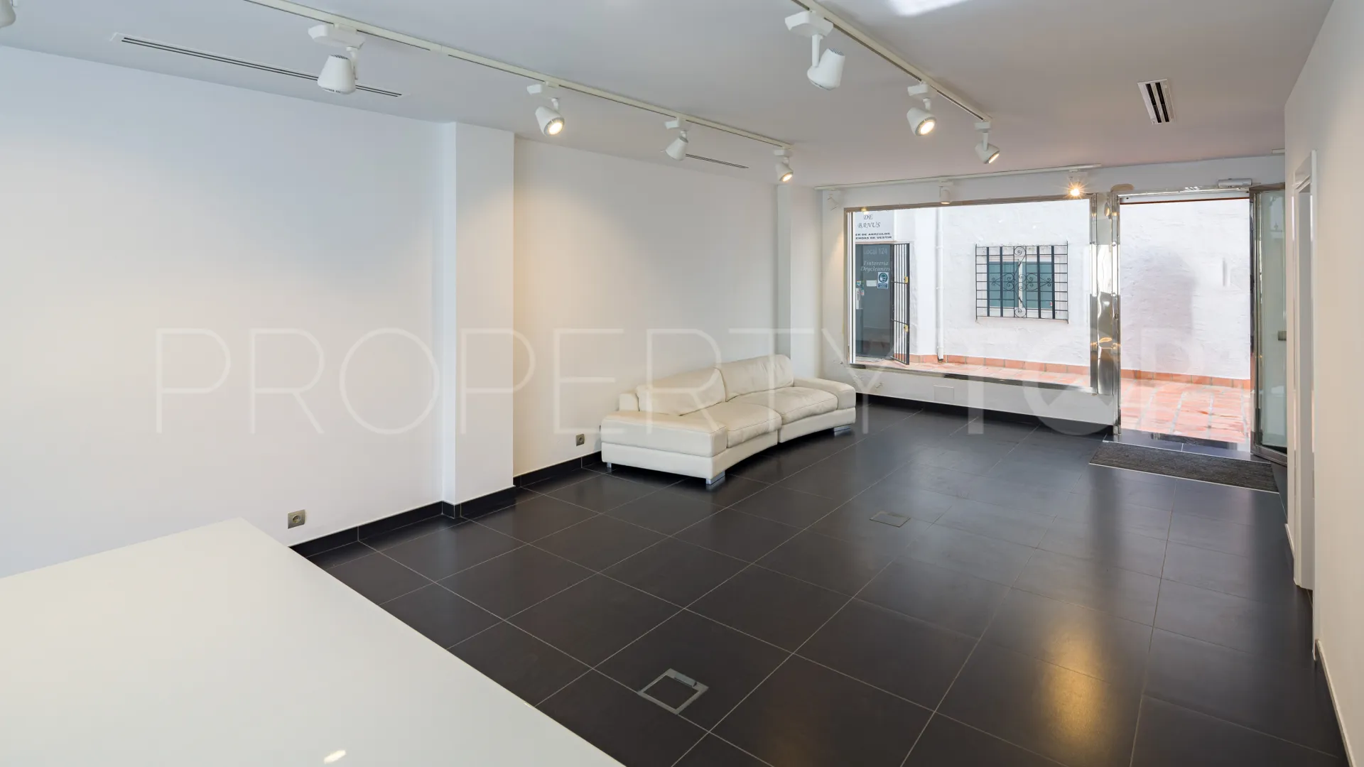 For sale commercial premises in Marbella - Puerto Banus