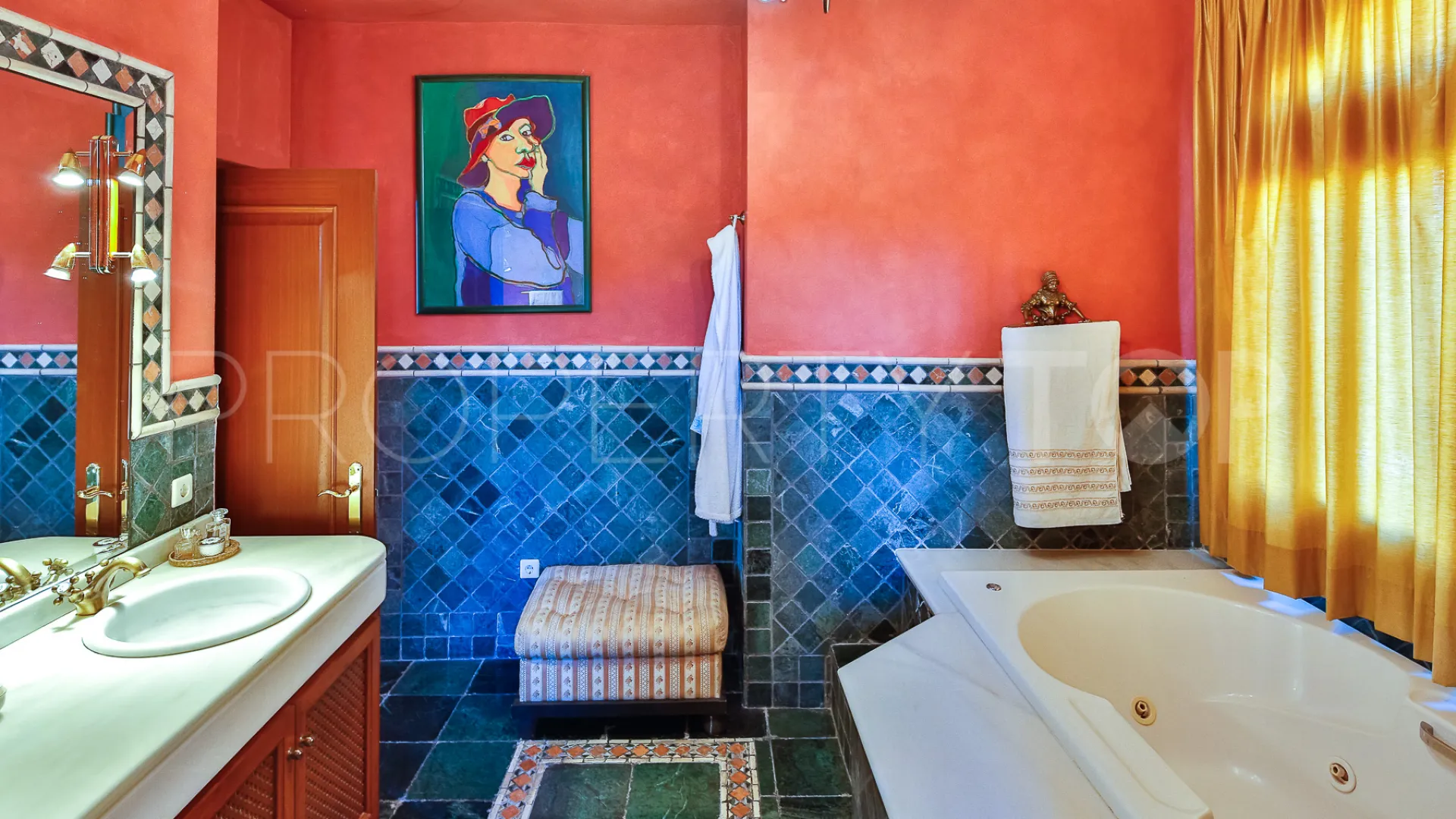 Villa de 5 dormitorios en venta en Nueva Andalucia