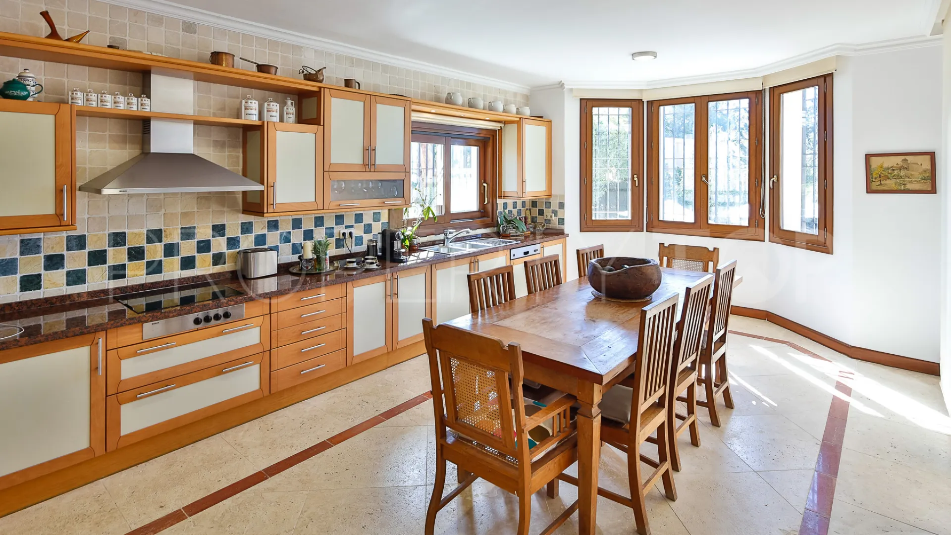Villa de 5 dormitorios en venta en Nueva Andalucia