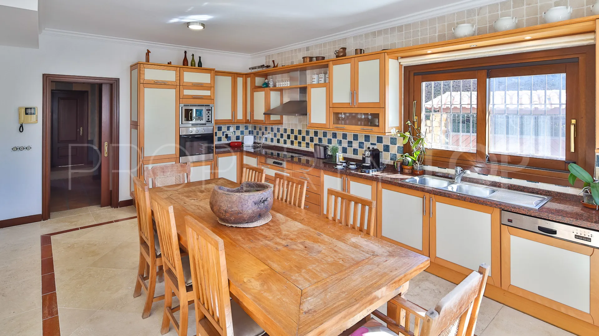 Villa de 5 dormitorios en venta en Nueva Andalucia