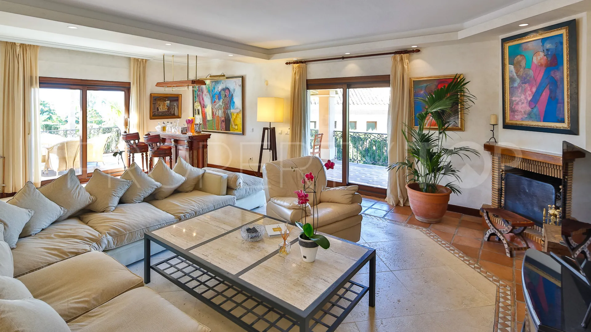 Villa de 5 dormitorios en venta en Nueva Andalucia