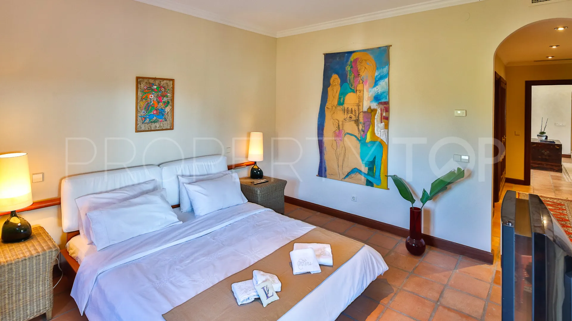 Villa de 5 dormitorios en venta en Nueva Andalucia