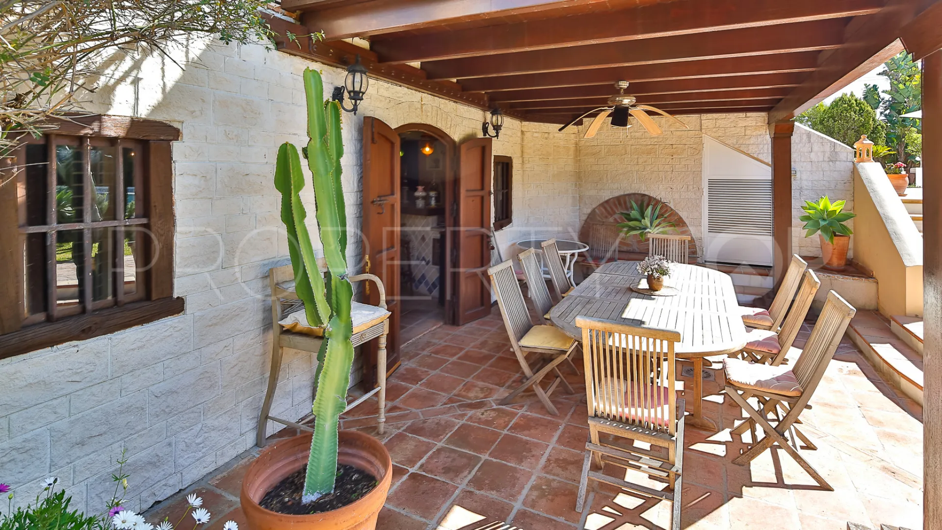 Villa de 5 dormitorios en venta en Nueva Andalucia