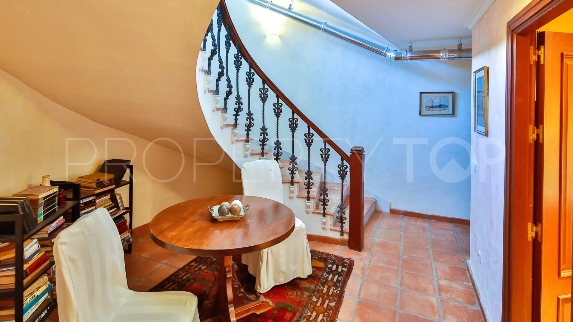 Villa de 5 dormitorios en venta en Nueva Andalucia