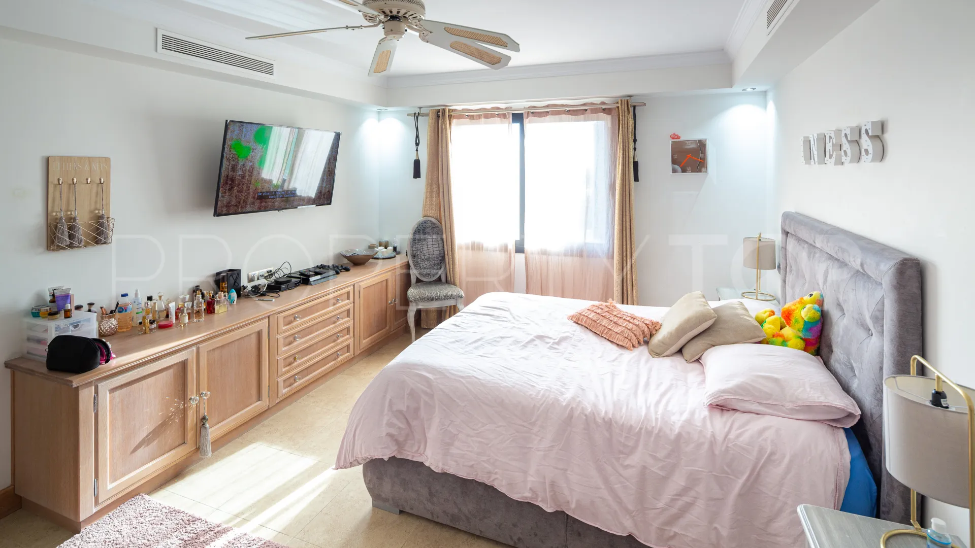 Nueva Andalucia, villa de 5 dormitorios en venta