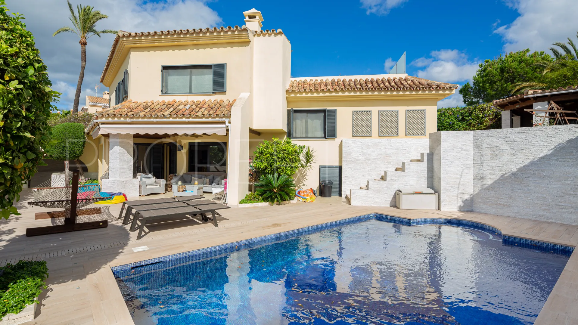Nueva Andalucia, villa de 5 dormitorios en venta