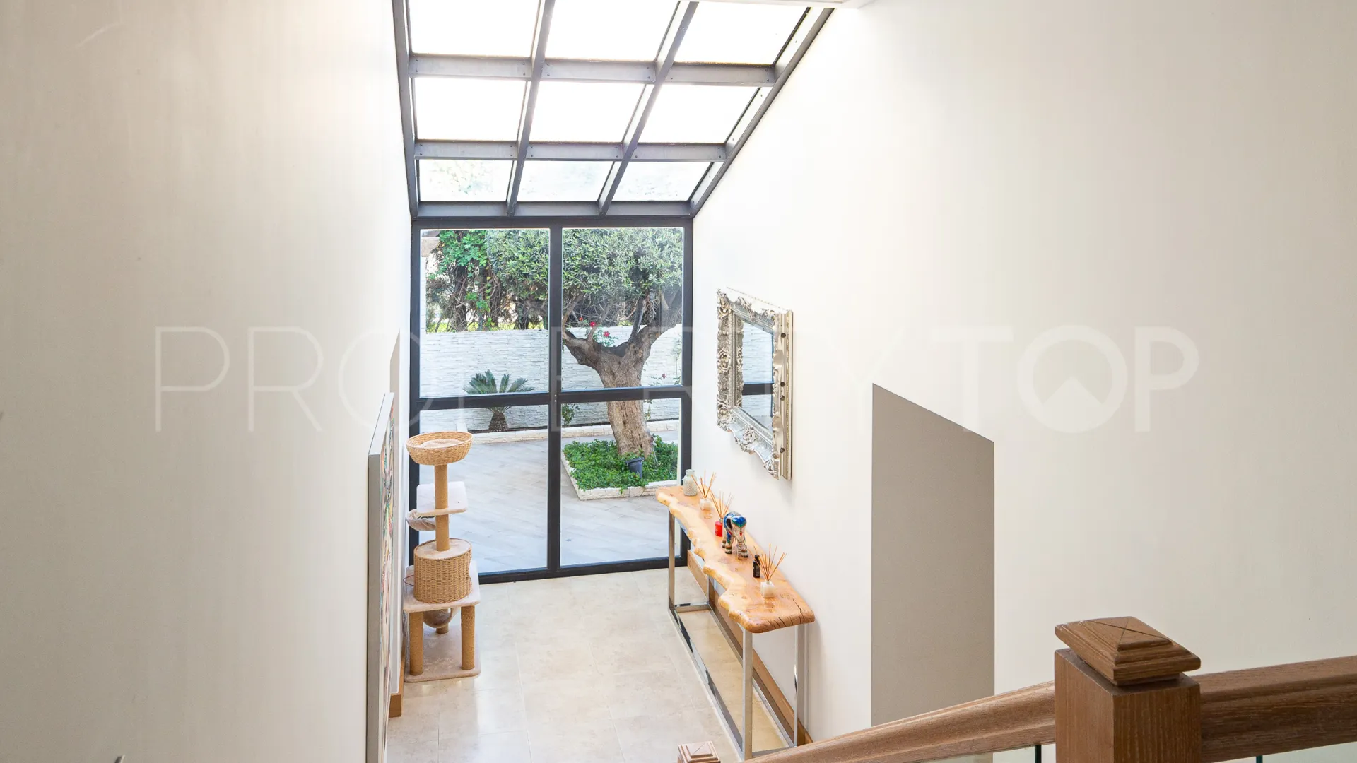 Nueva Andalucia, villa de 5 dormitorios en venta