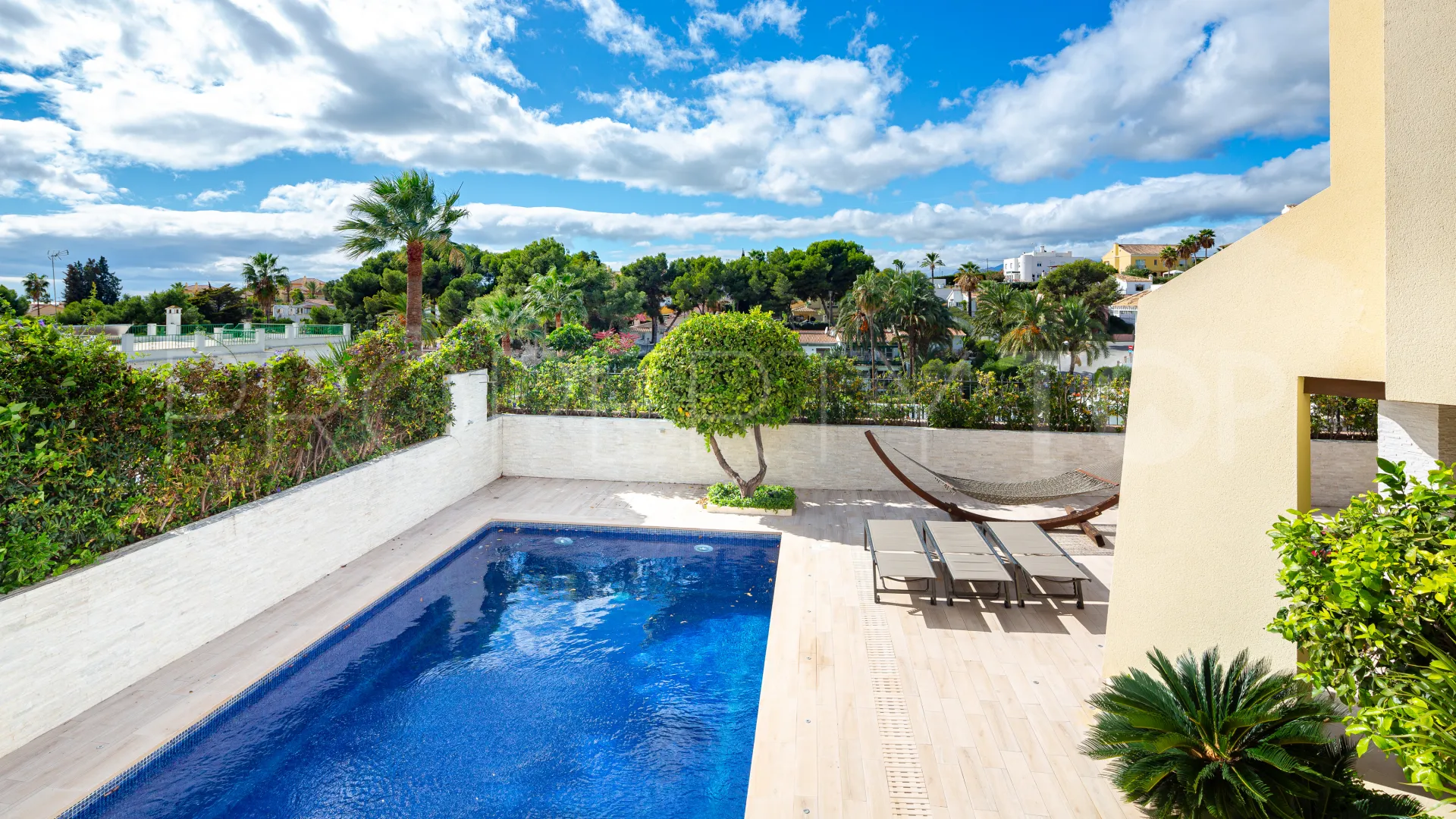 Nueva Andalucia, villa de 5 dormitorios en venta