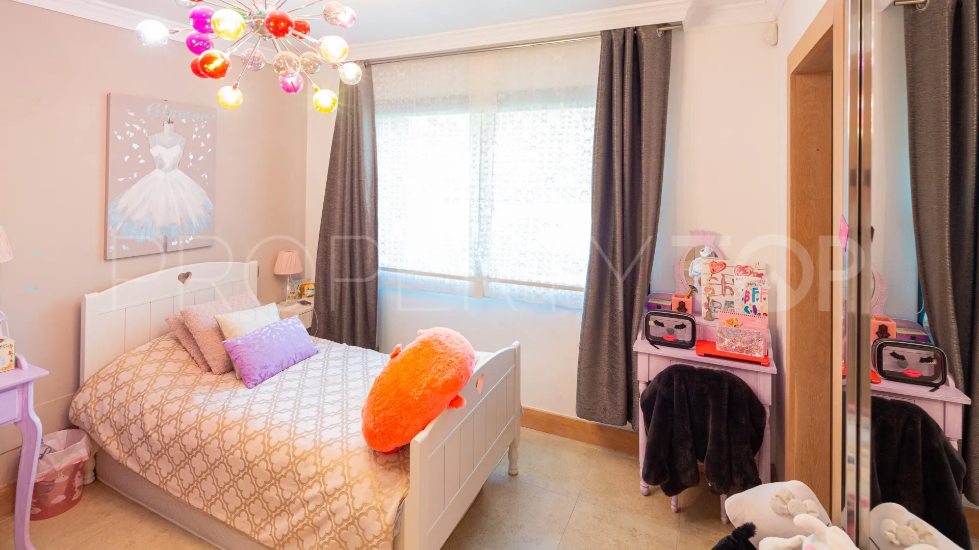 Nueva Andalucia, villa de 5 dormitorios en venta