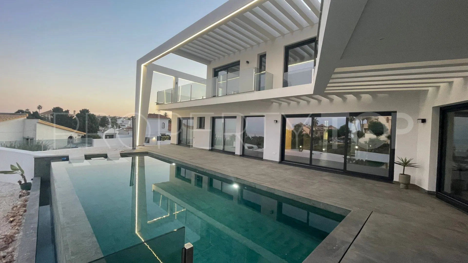 Villa con 5 dormitorios a la venta en Mijas Costa