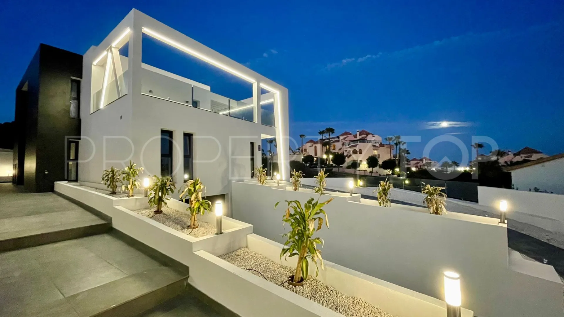 Villa con 5 dormitorios a la venta en Mijas Costa