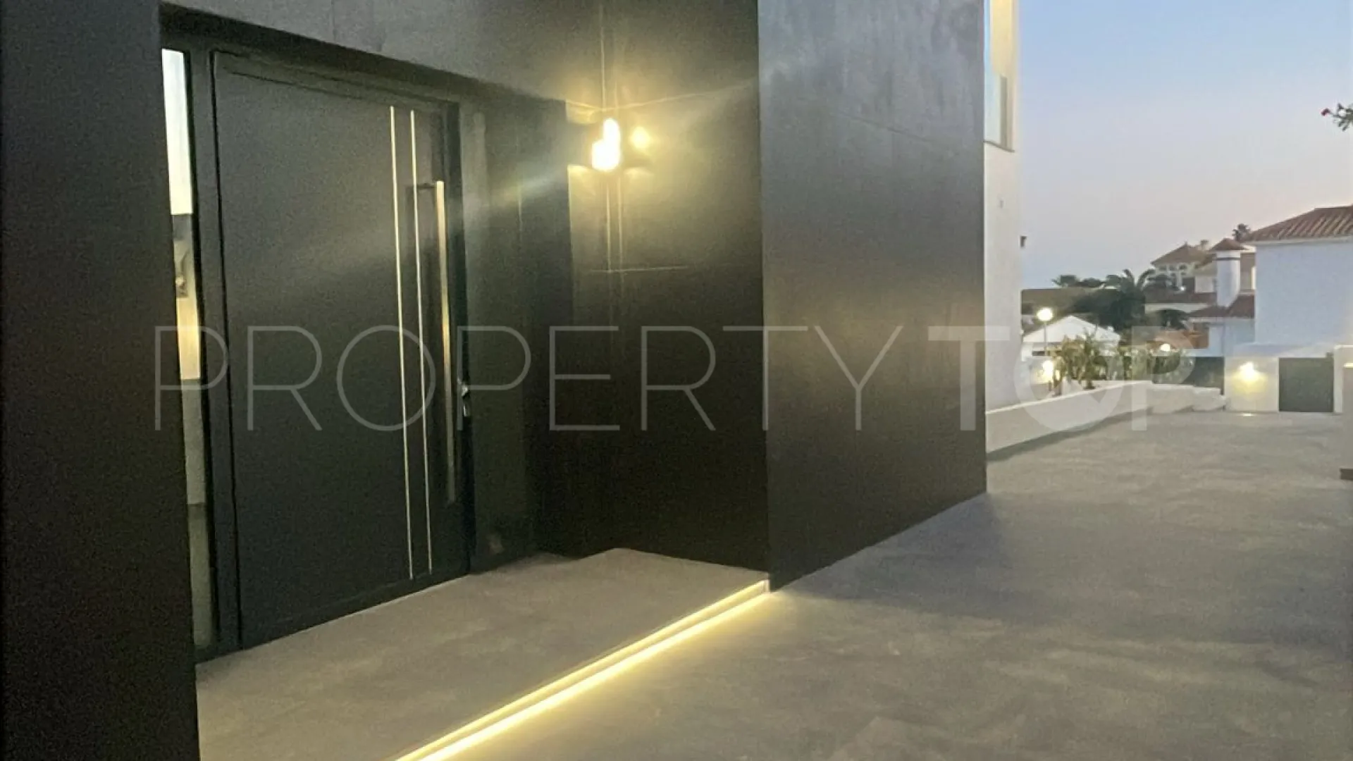 Villa con 5 dormitorios a la venta en Mijas Costa