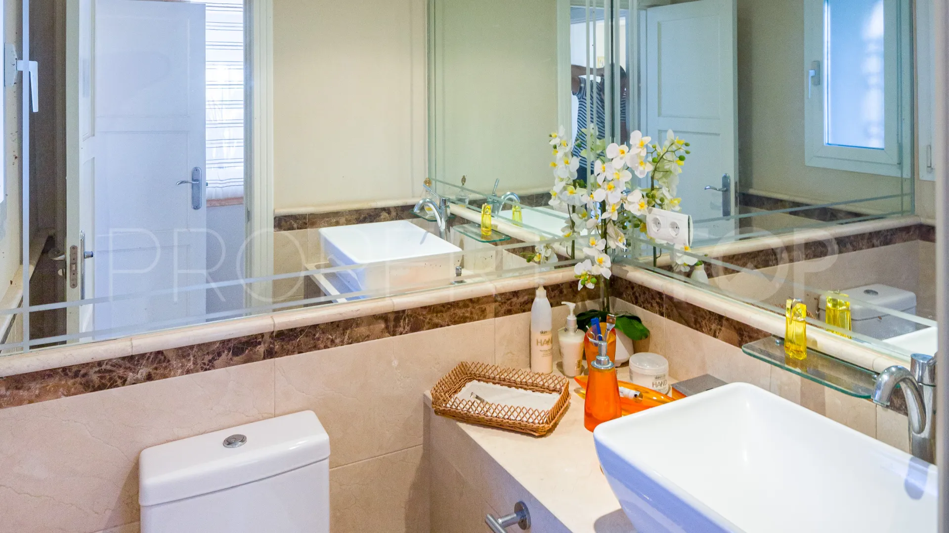 Se vende villa con 9 dormitorios en El Velerin