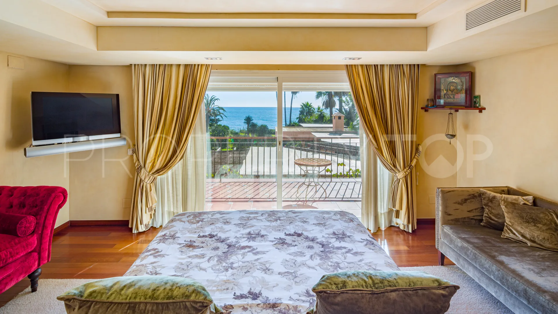 Se vende villa con 9 dormitorios en El Velerin