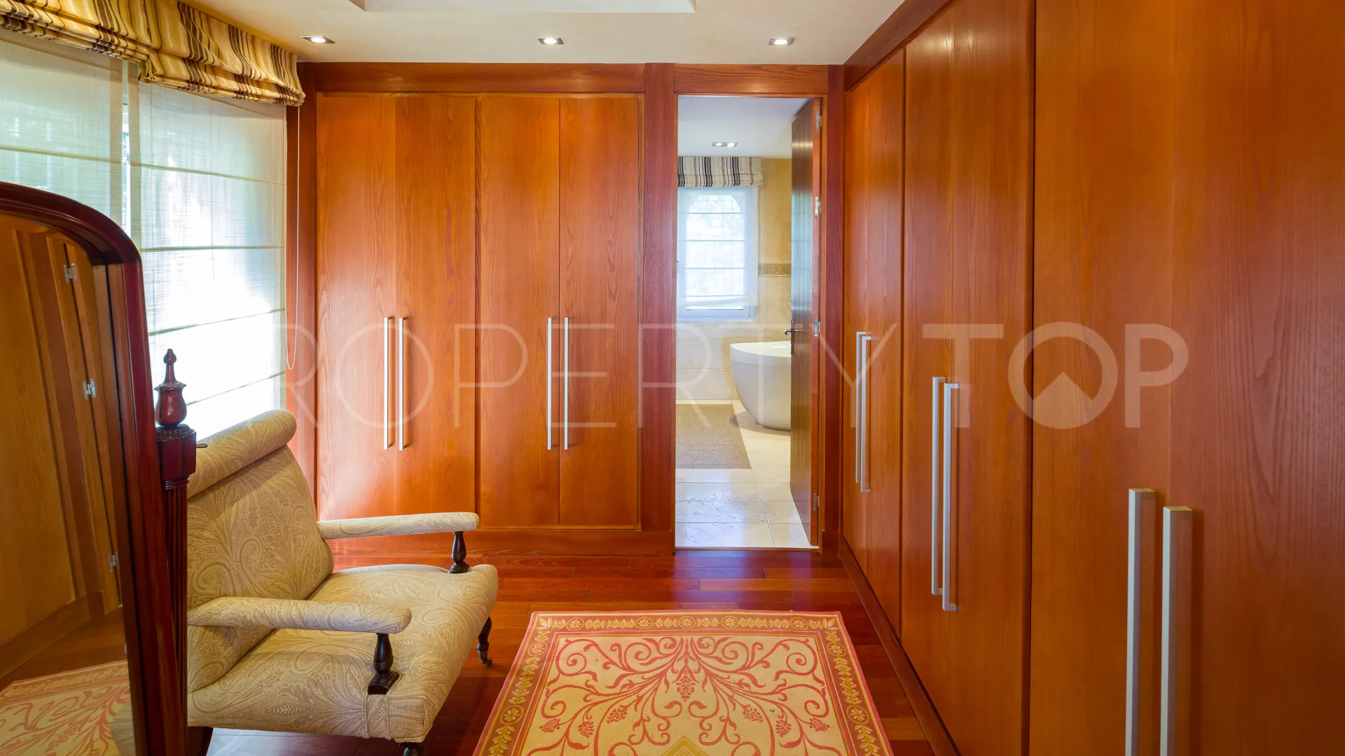 Se vende villa con 9 dormitorios en El Velerin