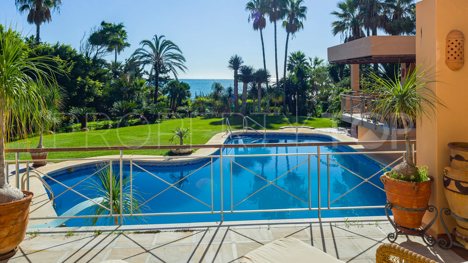 Se vende villa con 9 dormitorios en El Velerin