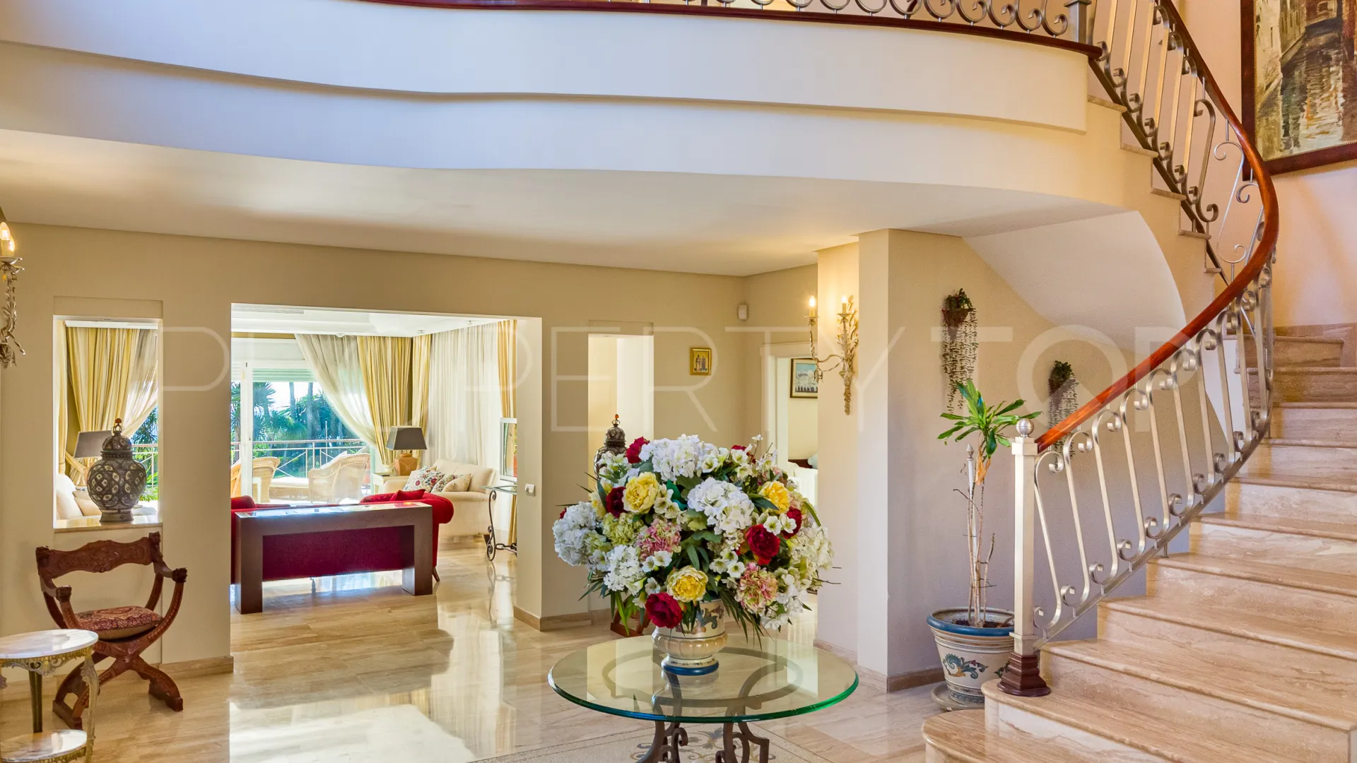 Se vende villa con 9 dormitorios en El Velerin