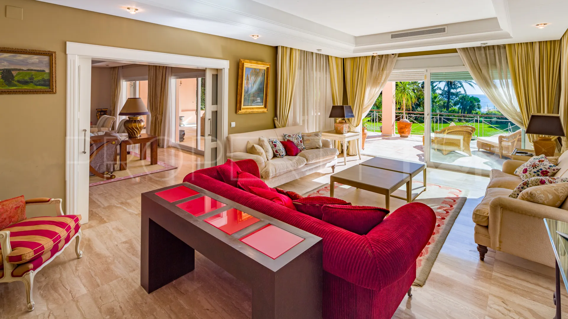 Se vende villa con 9 dormitorios en El Velerin