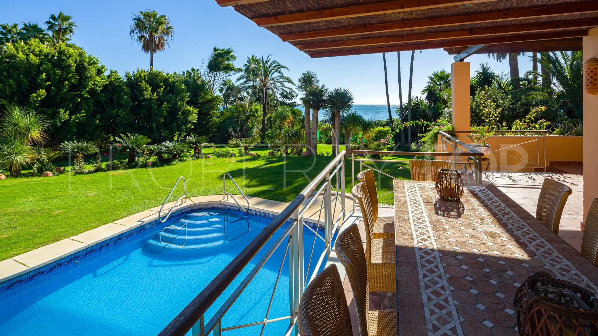 Se vende villa con 9 dormitorios en El Velerin