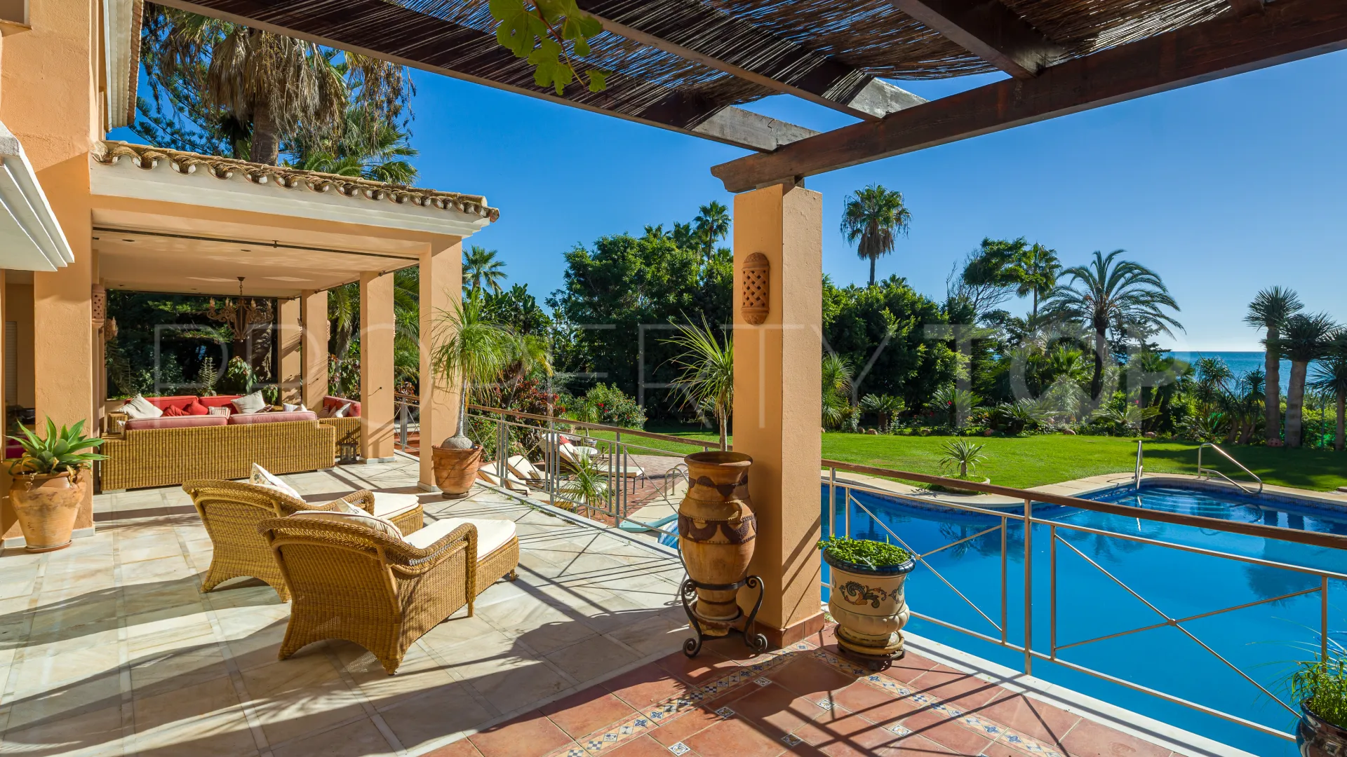 Se vende villa con 9 dormitorios en El Velerin