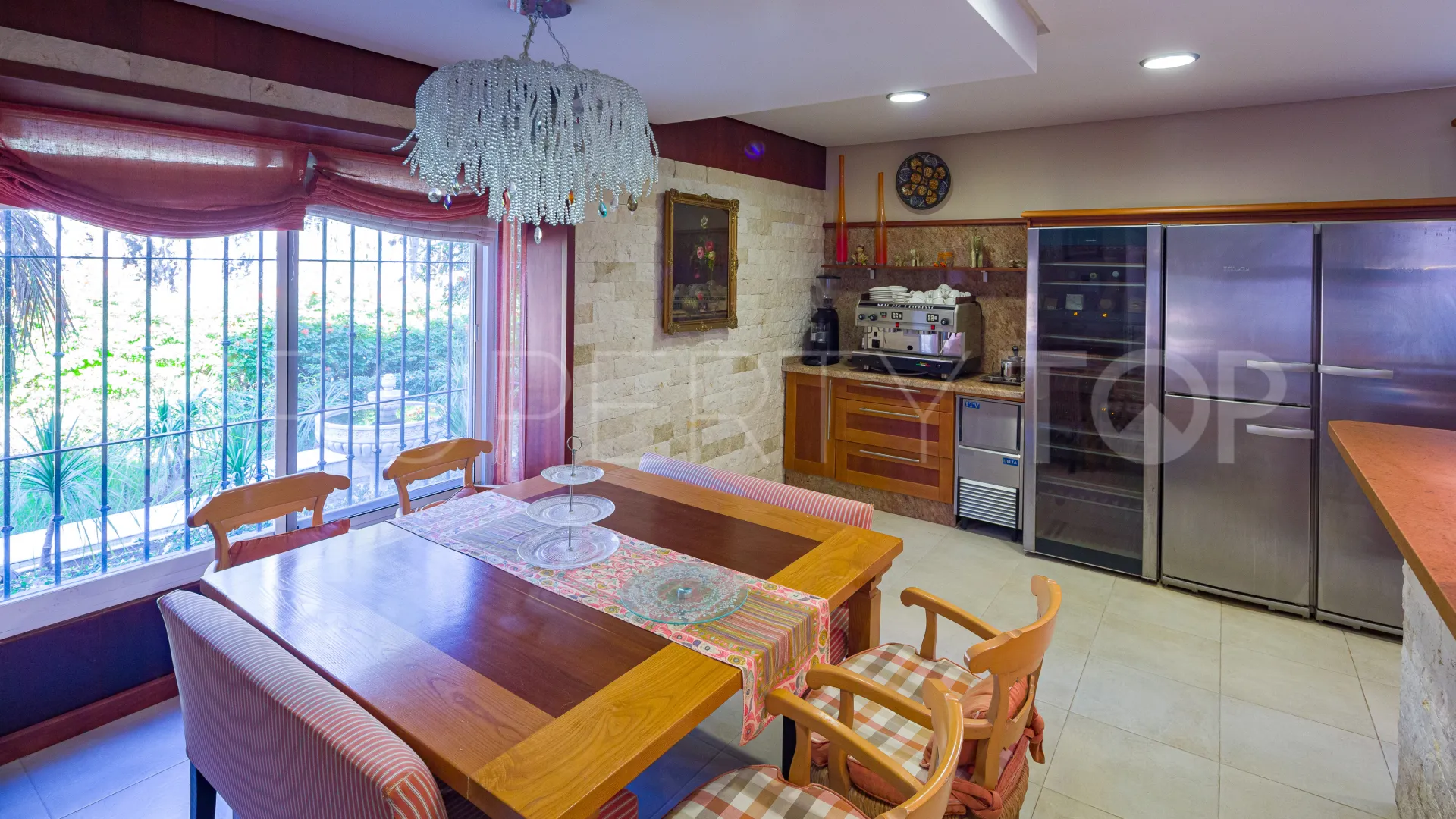 Se vende villa con 9 dormitorios en El Velerin