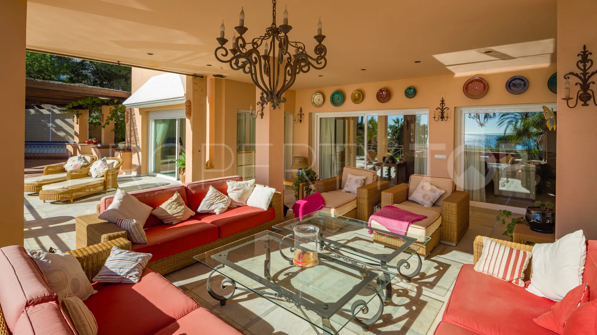 Se vende villa con 9 dormitorios en El Velerin
